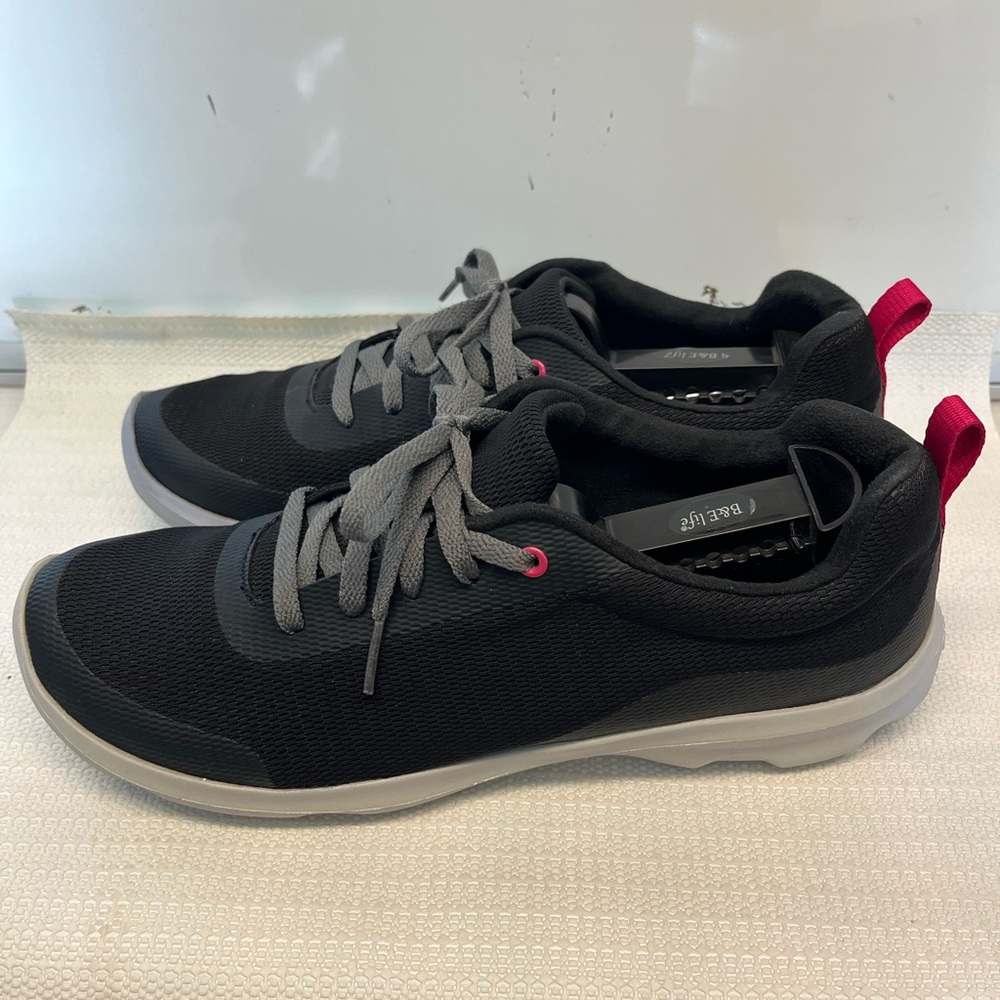 Black Crocs Busy Day Stretch lace up Sneakers